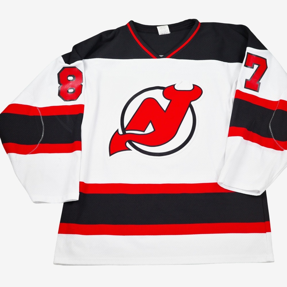 Athletic Knit New Jersey Devils Hockey Jersey Men Medium White Red Black HEPP 87